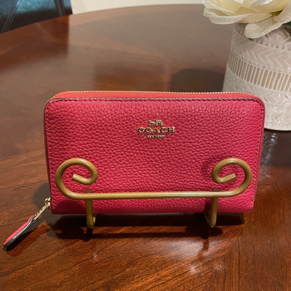 COACH Medium ID Zip Wallet NWOT